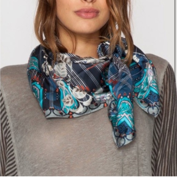 JW Johnny Was silk scarf - Picture 7 of 7